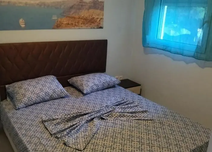 Apartment By The Sea B *