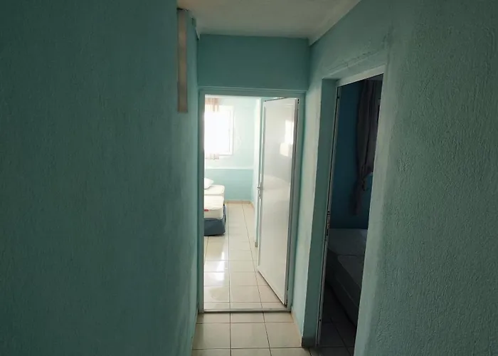 Apartment By The Sea B *